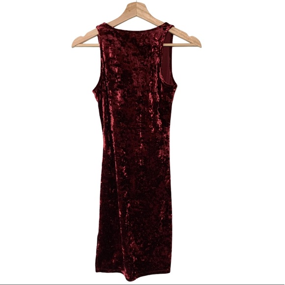 Leith Crushed Velvet Sleeveless Ruched Bodycon Red V-Neck Cocktail Dress - Picture 5 of 5